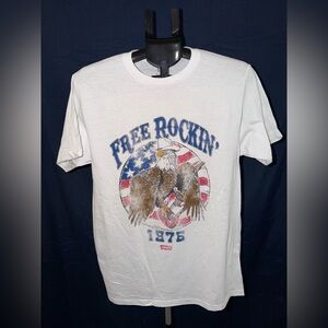 Levi’s “Free Rockin’ 1975” Eagle Graphic T-Shirt White Size Medium NWOT